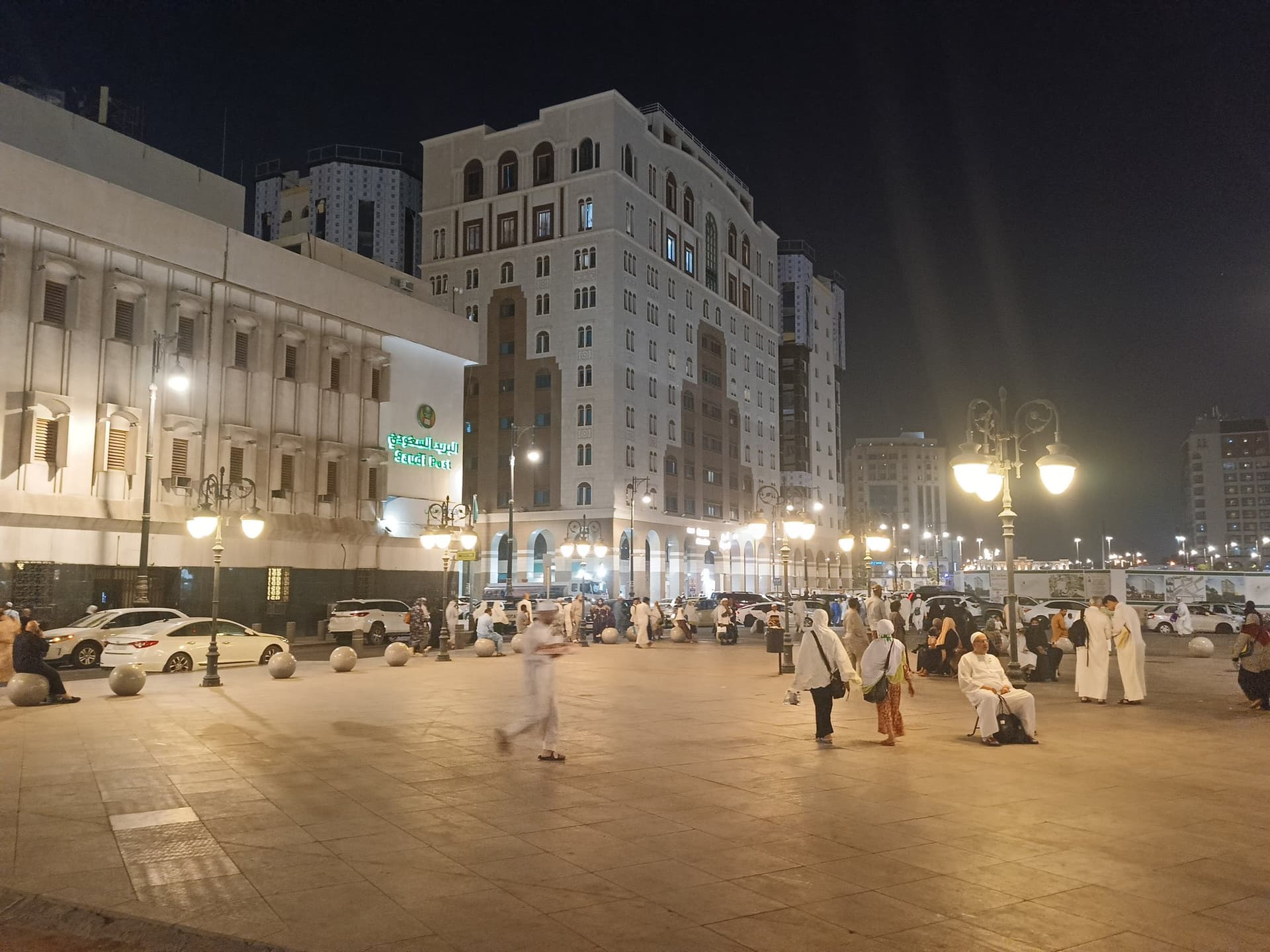 Anwar Al Madinah Mövenpick Hotel otelinin bulunduğu Mescid-i Nebevî çevresindeki merkez bölge (genel görünüm)