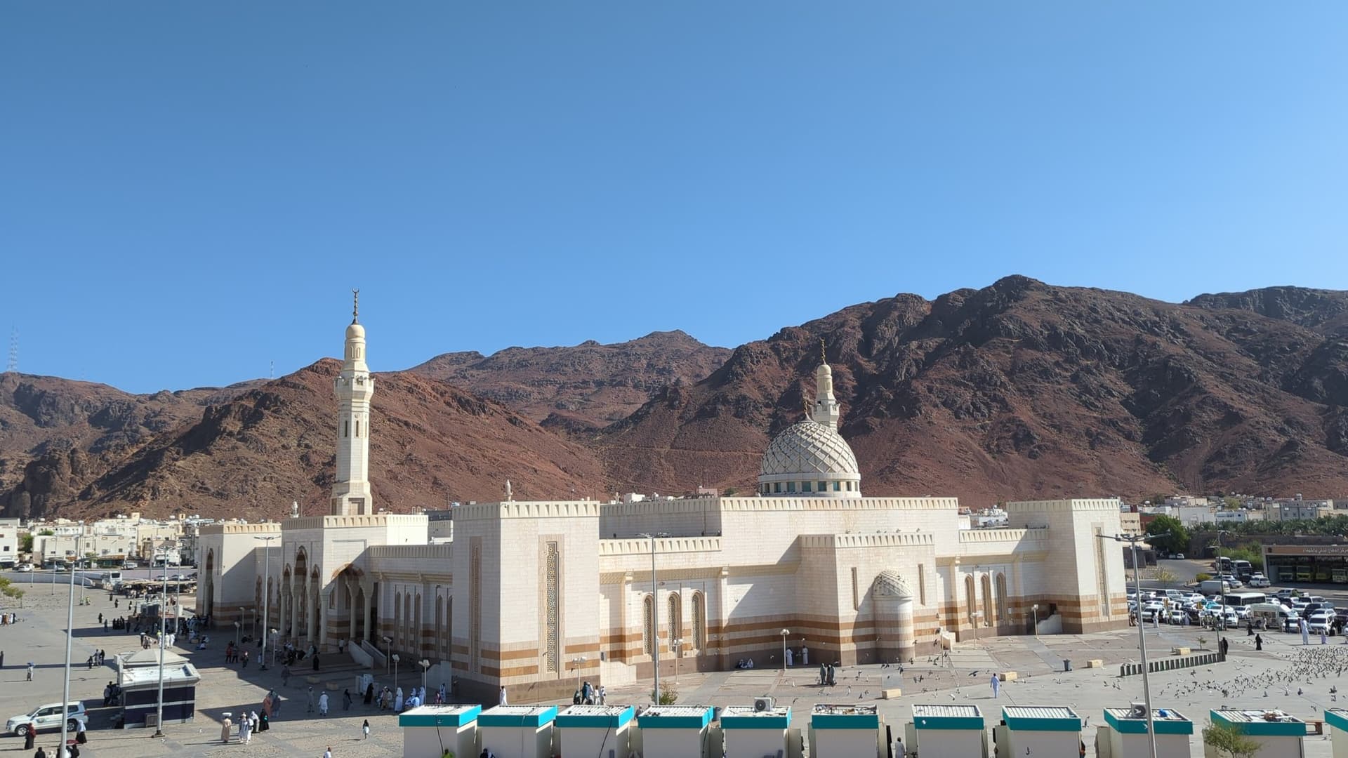 Uhud Dağı eteğindeki Seyyidü'ş-Şüheda Camii ve Uhud şehitliği bölgesi, Medine